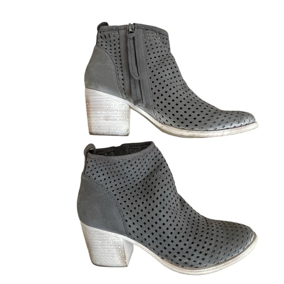Dolce Vita Women’s Kenyon Perforated Leather Transitional Booties Size 7.5 Gray - Picture 7 of 9